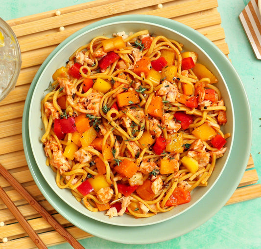 Curried Noodles and Meat Free Chicken Pot - Muscle Foods
